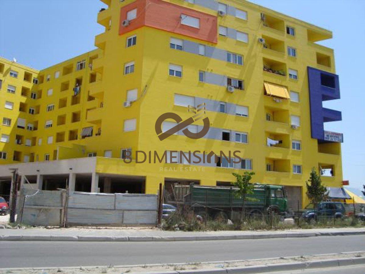 Shitet Apartament 2+1+2+2 tek Kthesa e Kamzes D8142A-125 – Tiranë