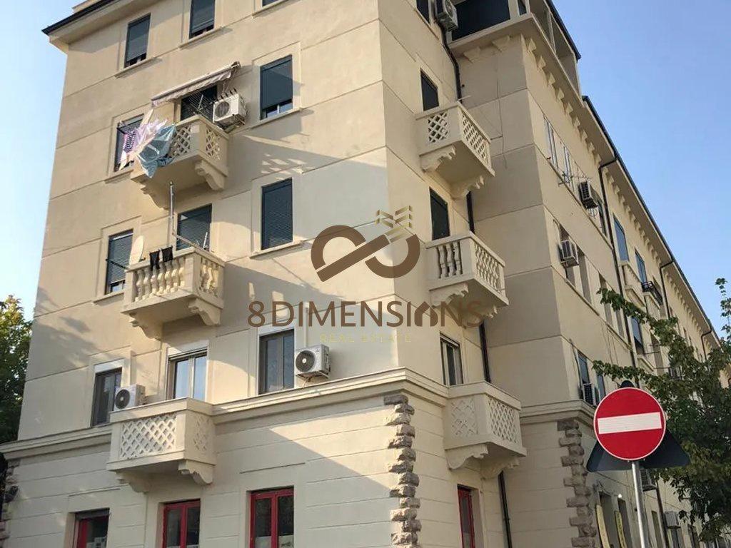 Qera ,Ambjent Zyre tek Bulevardi Zogu I D8241Z-70 – Tiranë