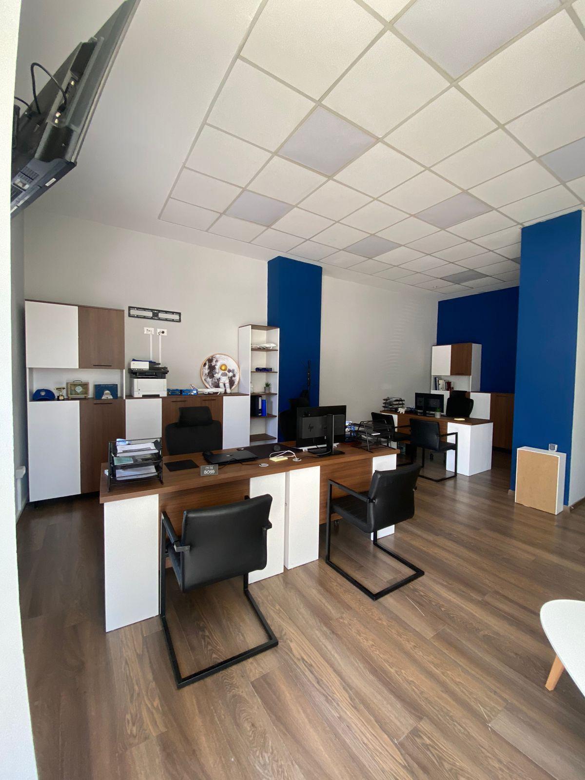 ZYRE ME QERA 50 M2 21 DHJETORI 750 EURO – Tiranë