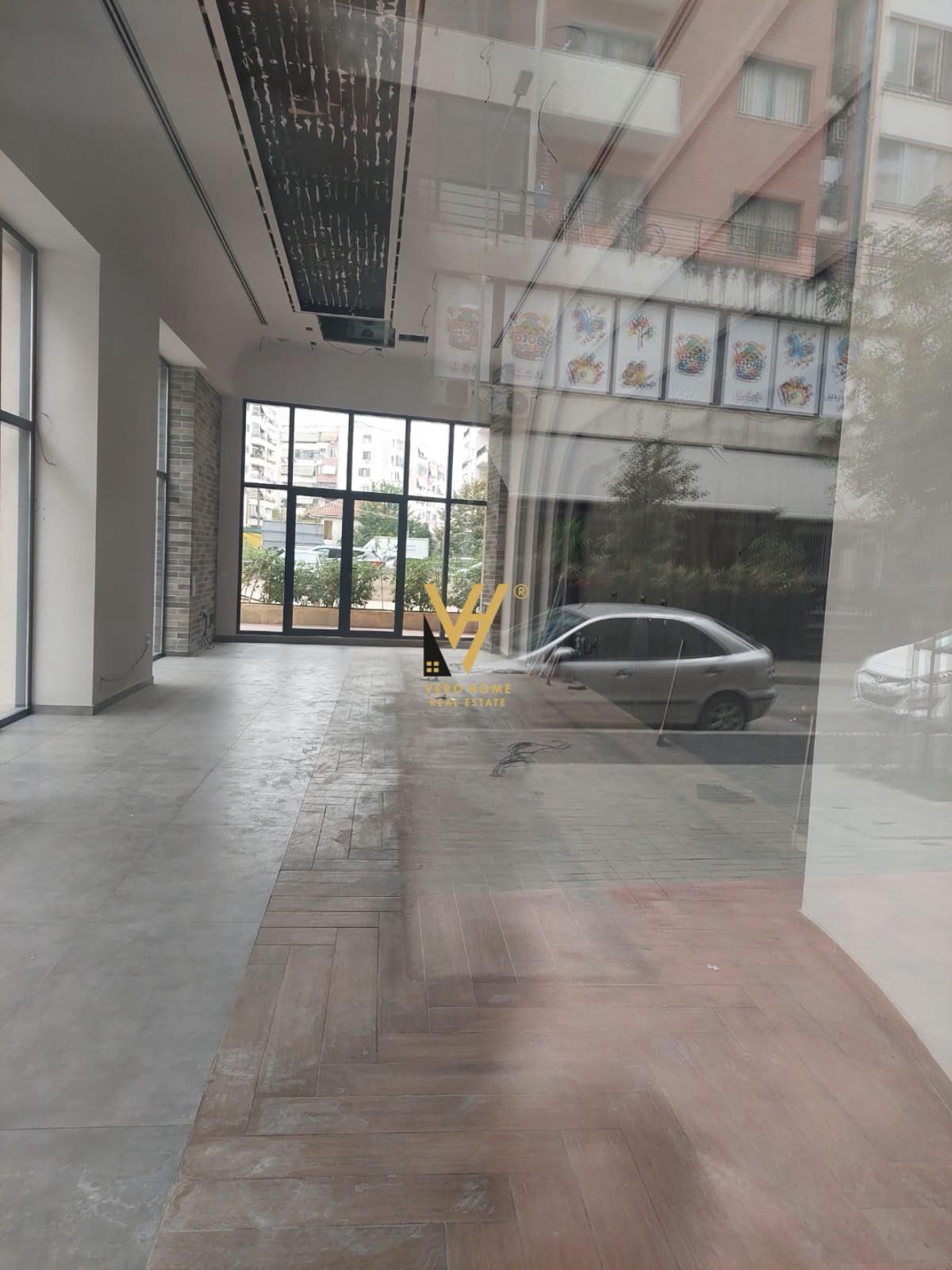 JEPET DYQAN 120 M2 ME QERA NE YZBERISHT 150.000 LEKE – Tiranë
