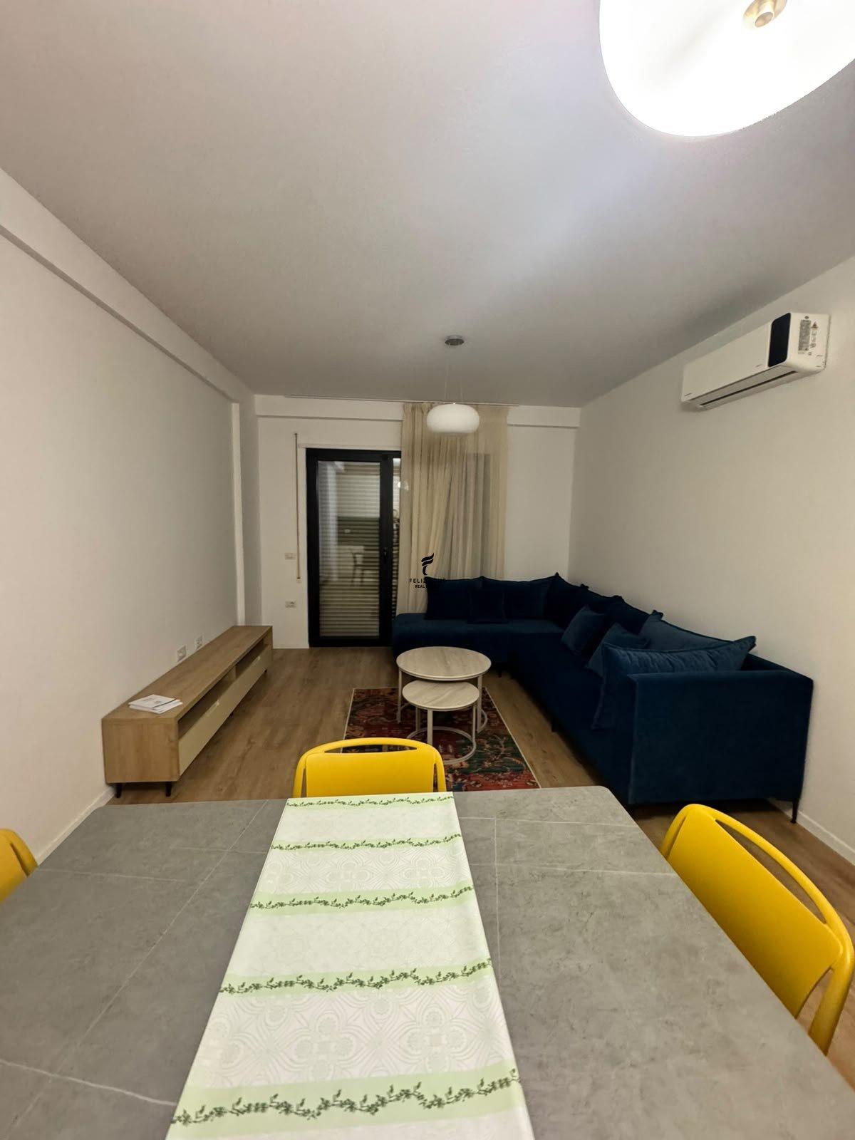 APARTAMENT ME QERA 1+1 21 DHJETORI 75.000 LEKE FH-98842 – Tiranë
