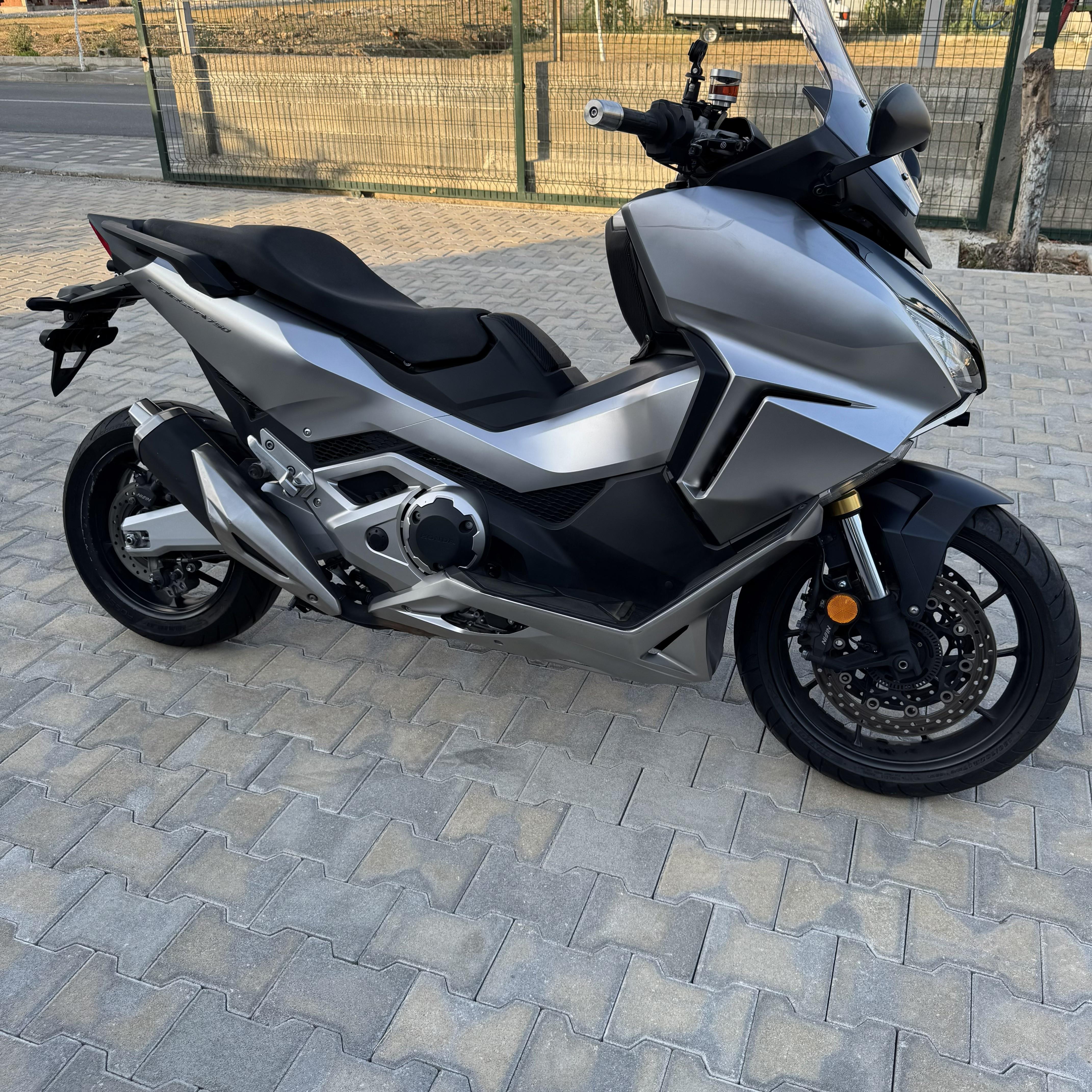 HONDA FORZA 750 – Tiranë