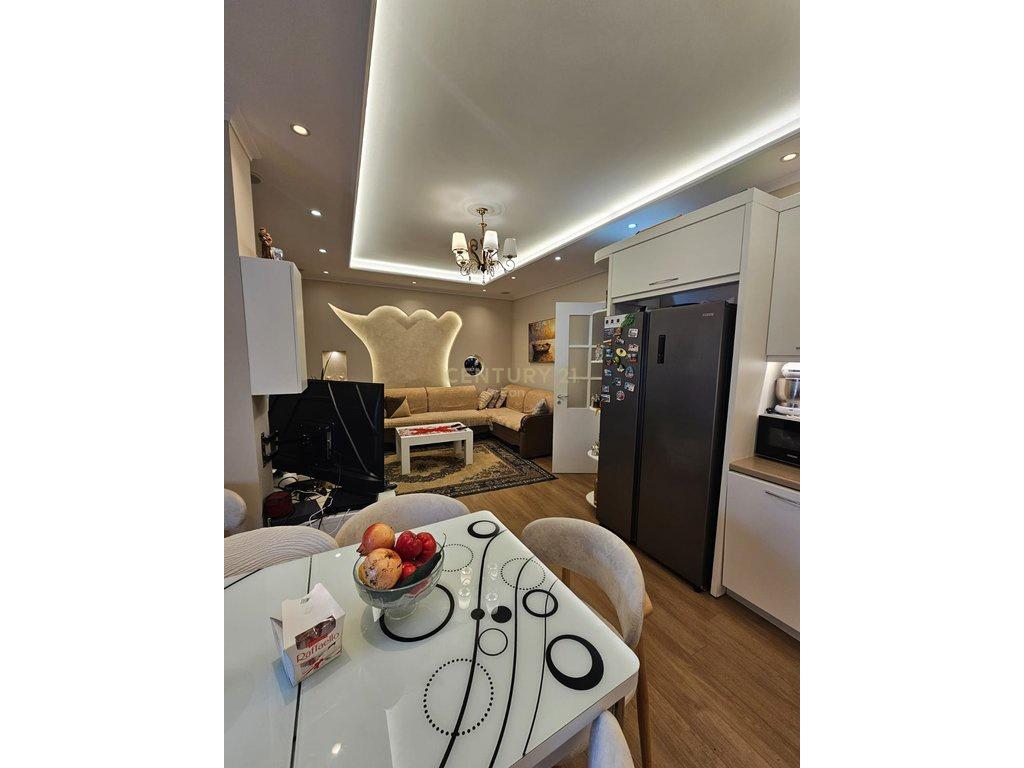 Jepet me qira apartament 2+1+2 tualete pranë detit – Durrës – Durrës