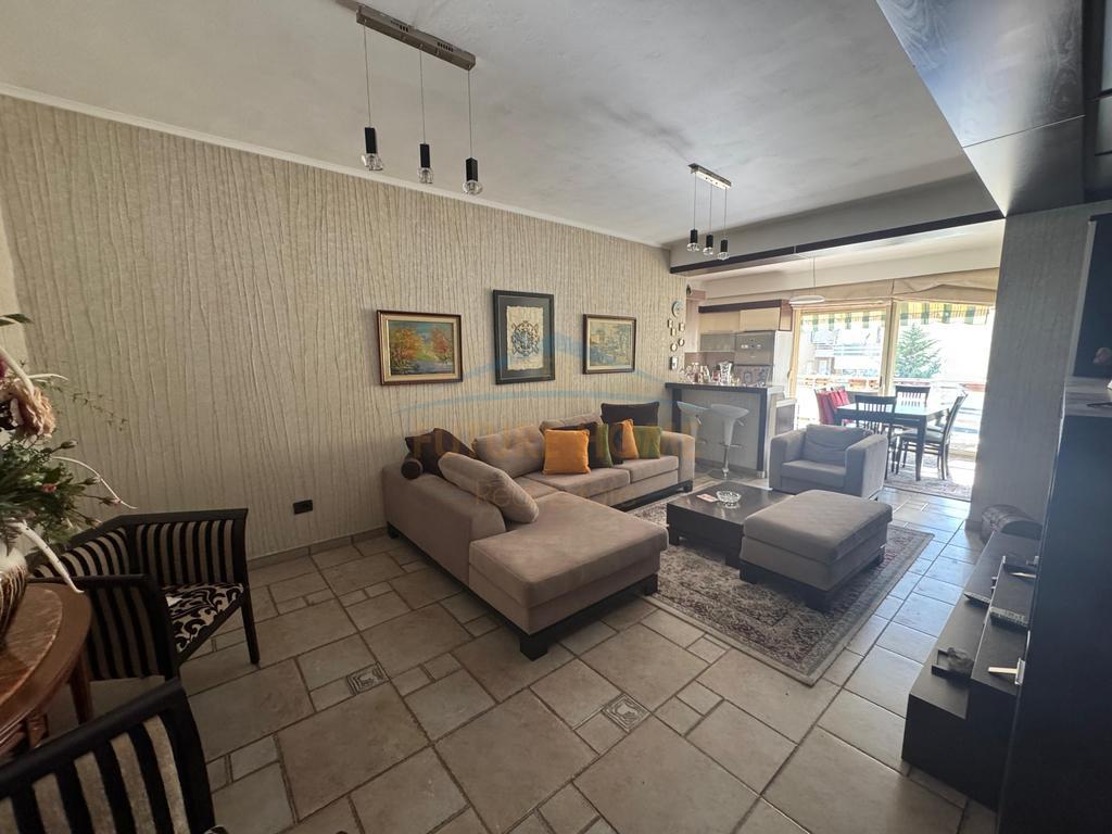 0692268458 Shitet, Apartament 3+1+2, Rruga Eduard Mano. – Tiranë