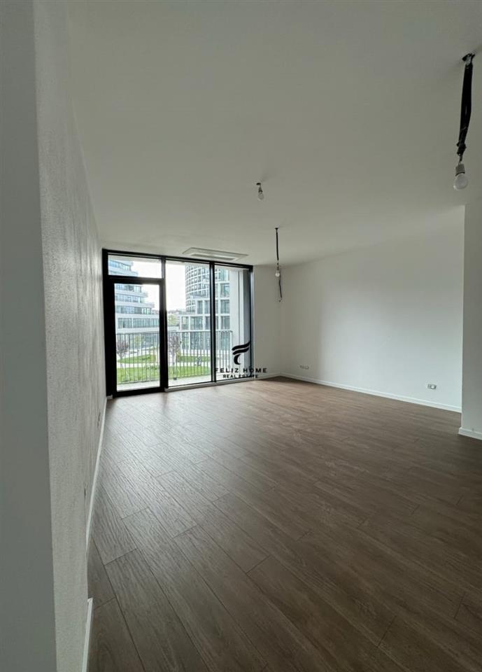 ZYRE ME QERA 75 M2 LIQENI ARTIFICIAL 950 EURO – Tiranë