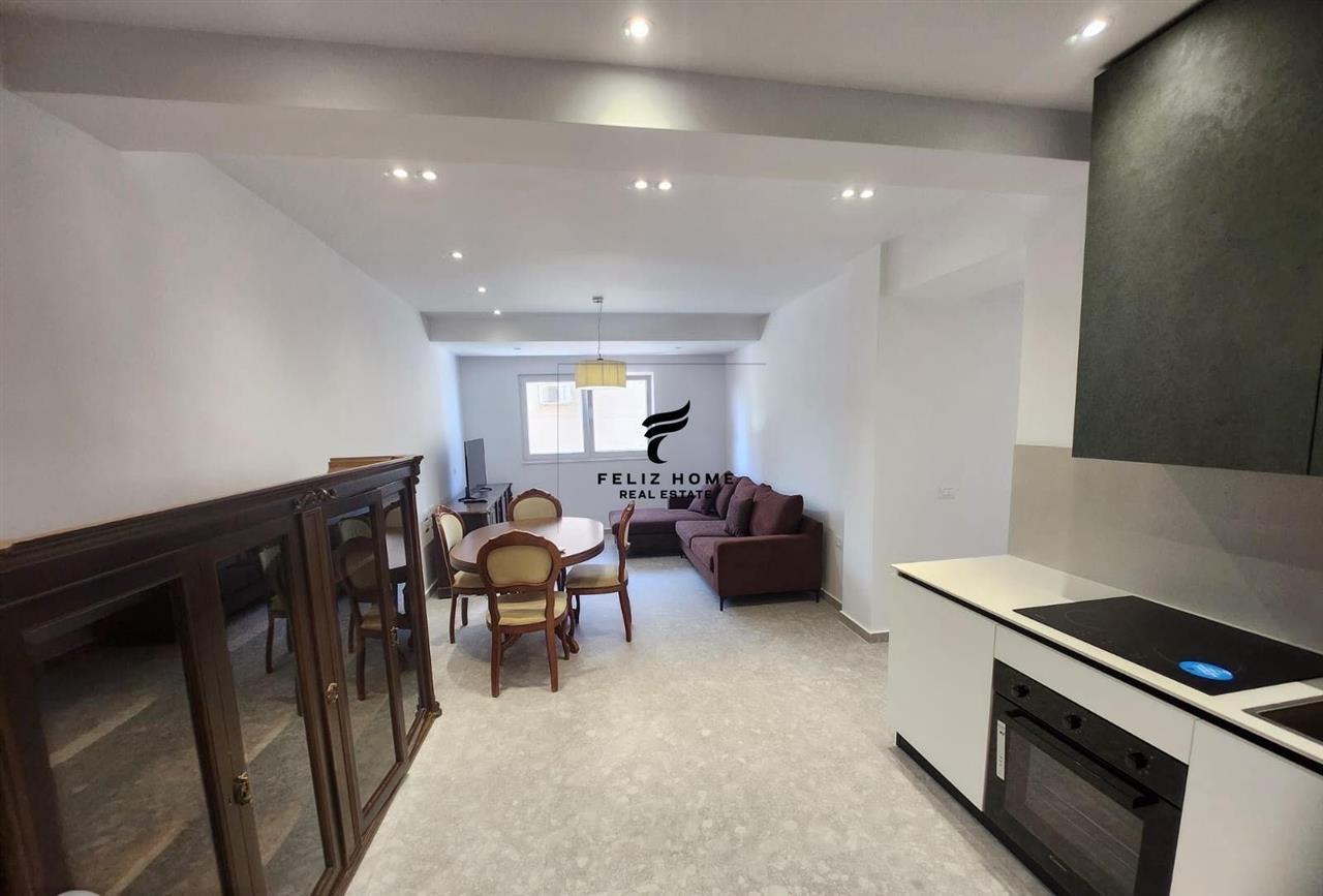 APARTAMENT ME QERA 2+1 BLLOKU 1000 EURO – Tiranë