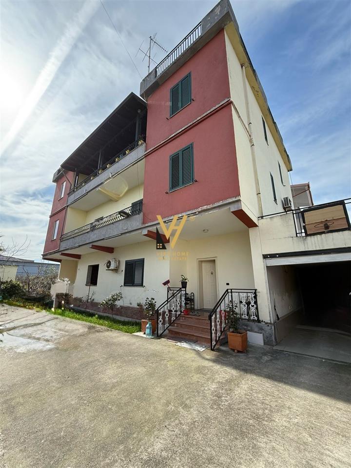 SHITET VILE TRE KATESHE NE SHKOZET, DURRES 400.000 EURO – Tiranë