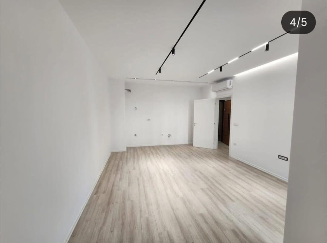 ZYRE ME QERA 100 M2 ZOGU I ZI 100.000 LEKE – Tiranë