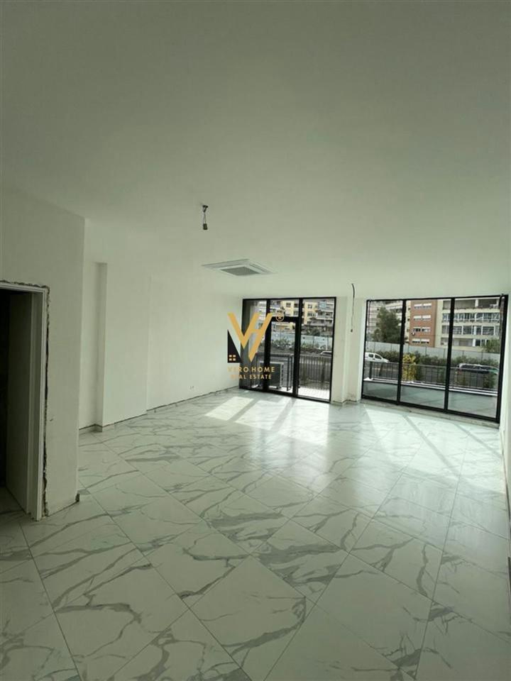 JEPET ZYRE 55 M2 ME QERA TE LAKE VIEW 1.000 EURO – Tiranë - 1
