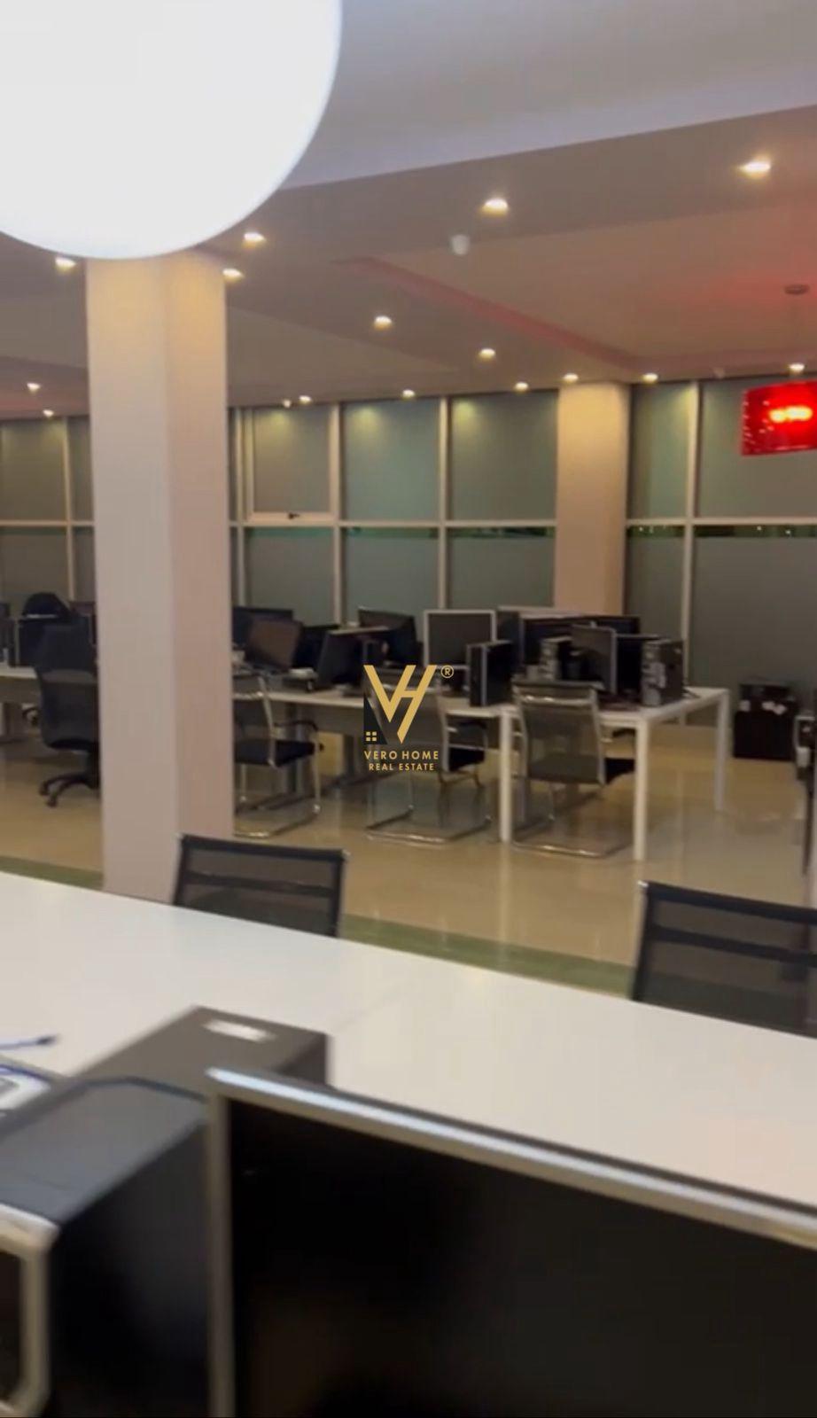 JEPET ZYRE 320 M2 ME QIRA TE ISH FUSHA AVIACIONIT 2.120 EURO – Tiranë