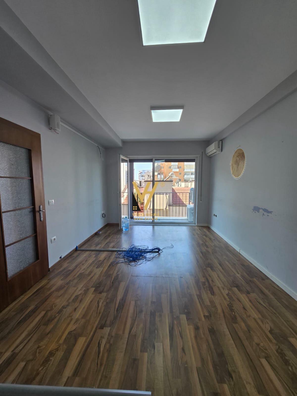 JEPET ZYRE 145 M2 ME QERA TE RR.FROSINA PLAKU 170.000 LEKE – Tiranë - 1