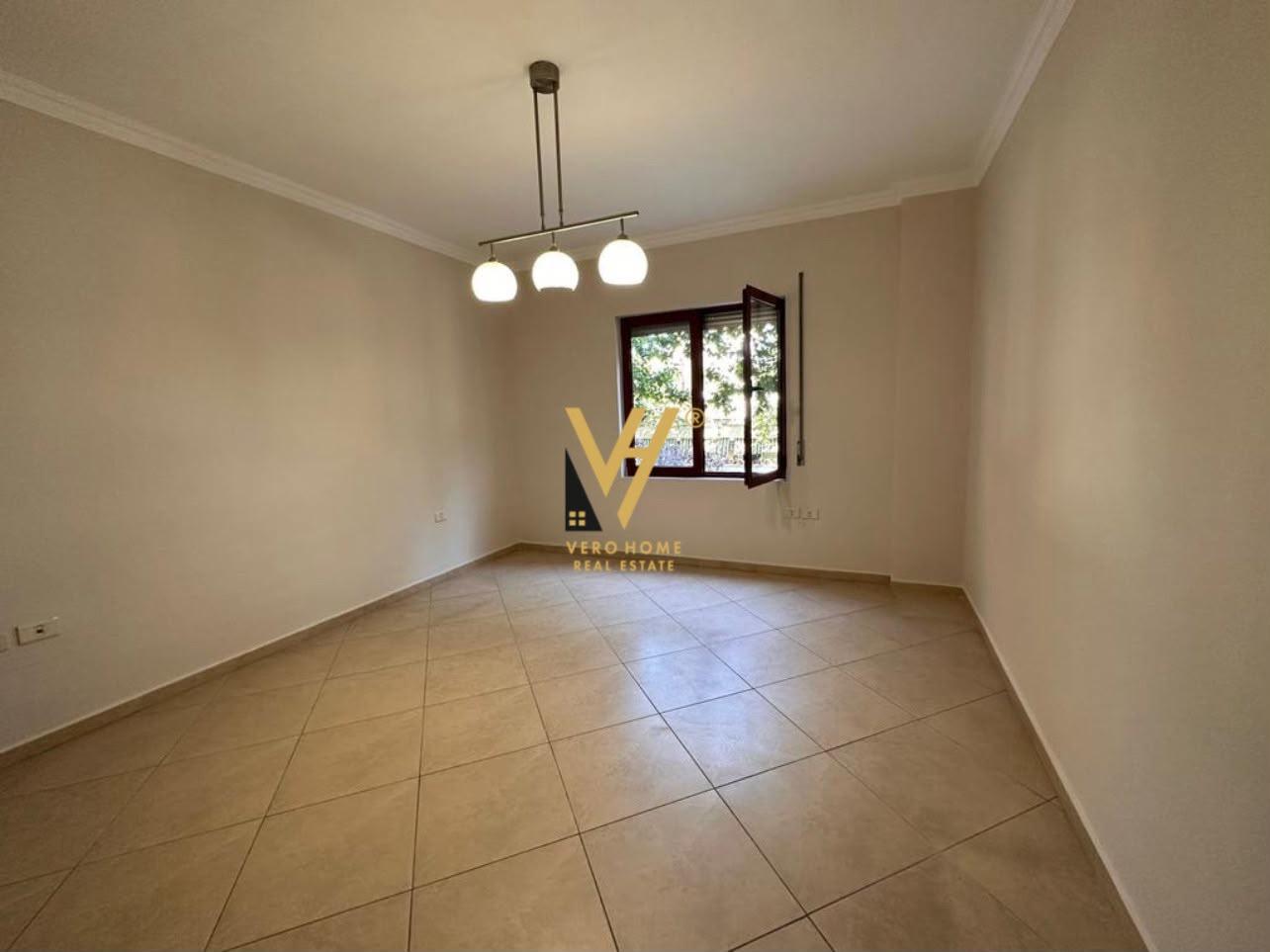 JEPET ZYRE 105 M2 ME QERA TE RRUGA KAVAJES 900 EURO – Tiranë - 1