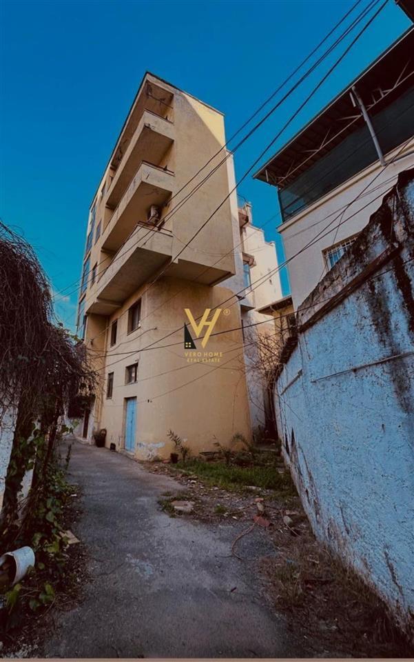 JEPET AMBIENT 120 M2 ME QERA TE RRUGA E DURRESIT 700 EURO – Tiranë
