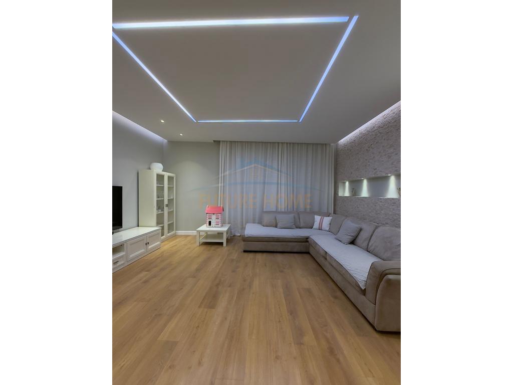 0692268458 Shitje, Apartament 2+1+2, Qender – Tiranë