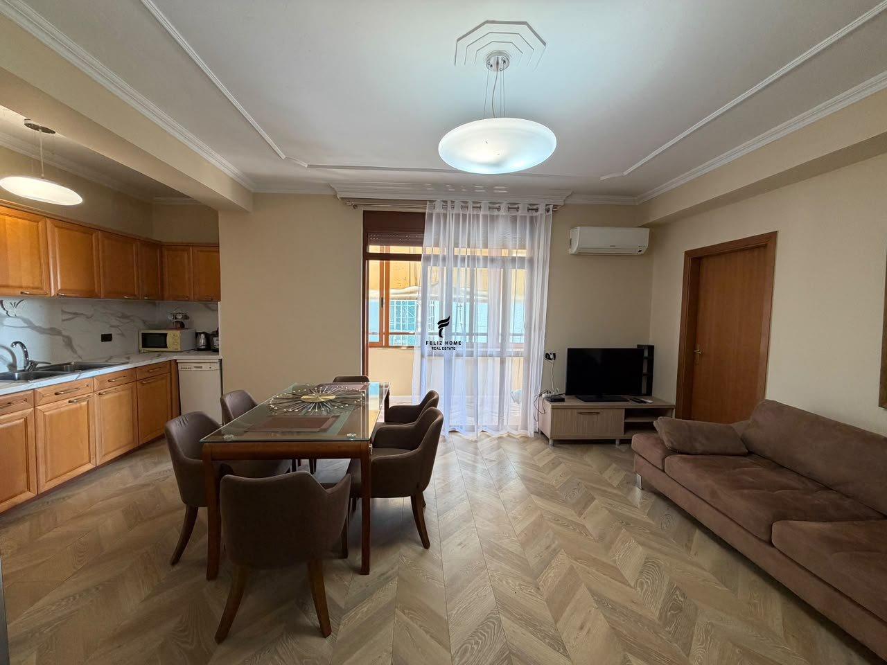 APARTAMENT ME QERA 4+1 ISH EKSPOZITA 130.000 LEKE FH-83244 – Tiranë - 1