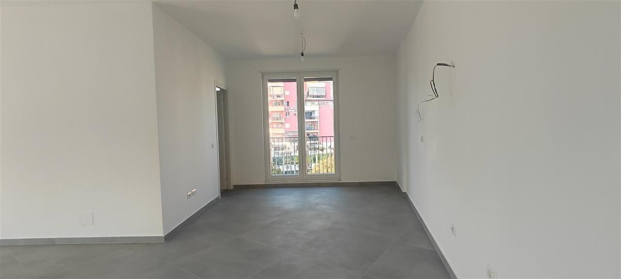 ZYRE ME QERA 220 M2 RRUGA E DIBRES 2.500 EURO – Tiranë