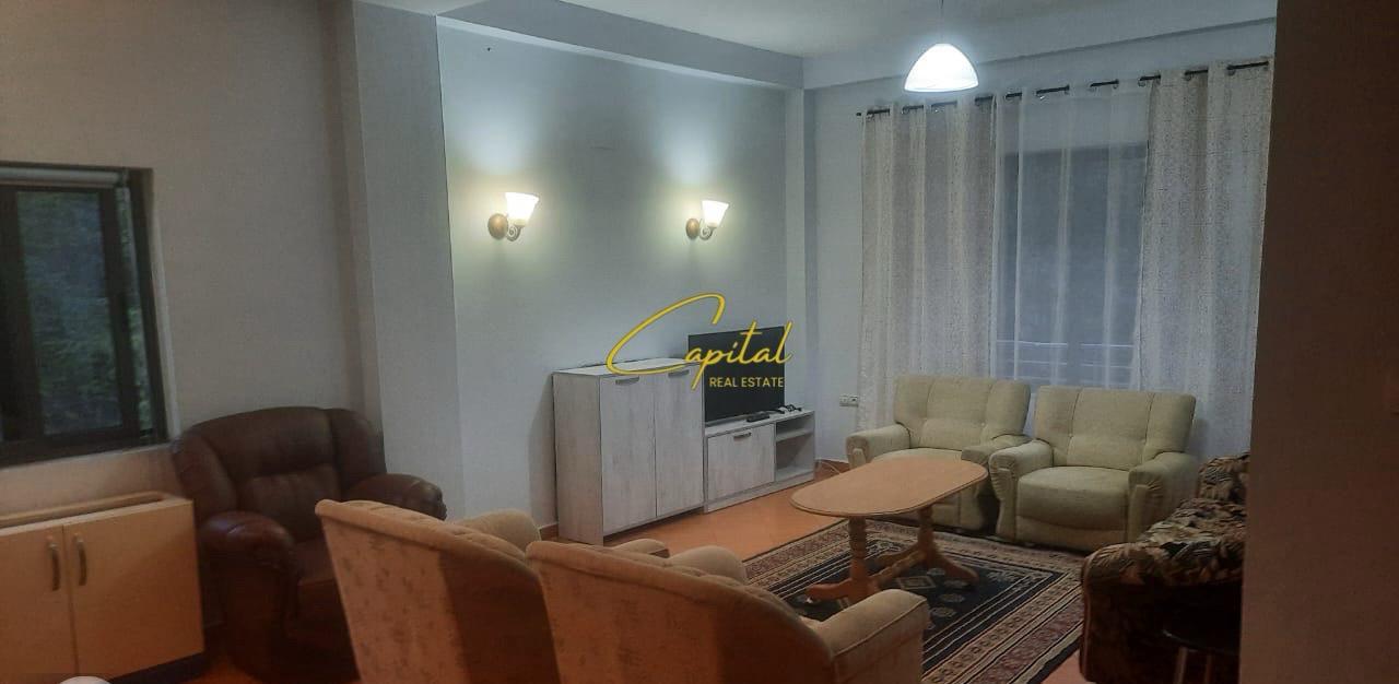 APARTAMENT ME QIRA 3+1 QYTET STUDENTI 45.000 LEKE – Tiranë