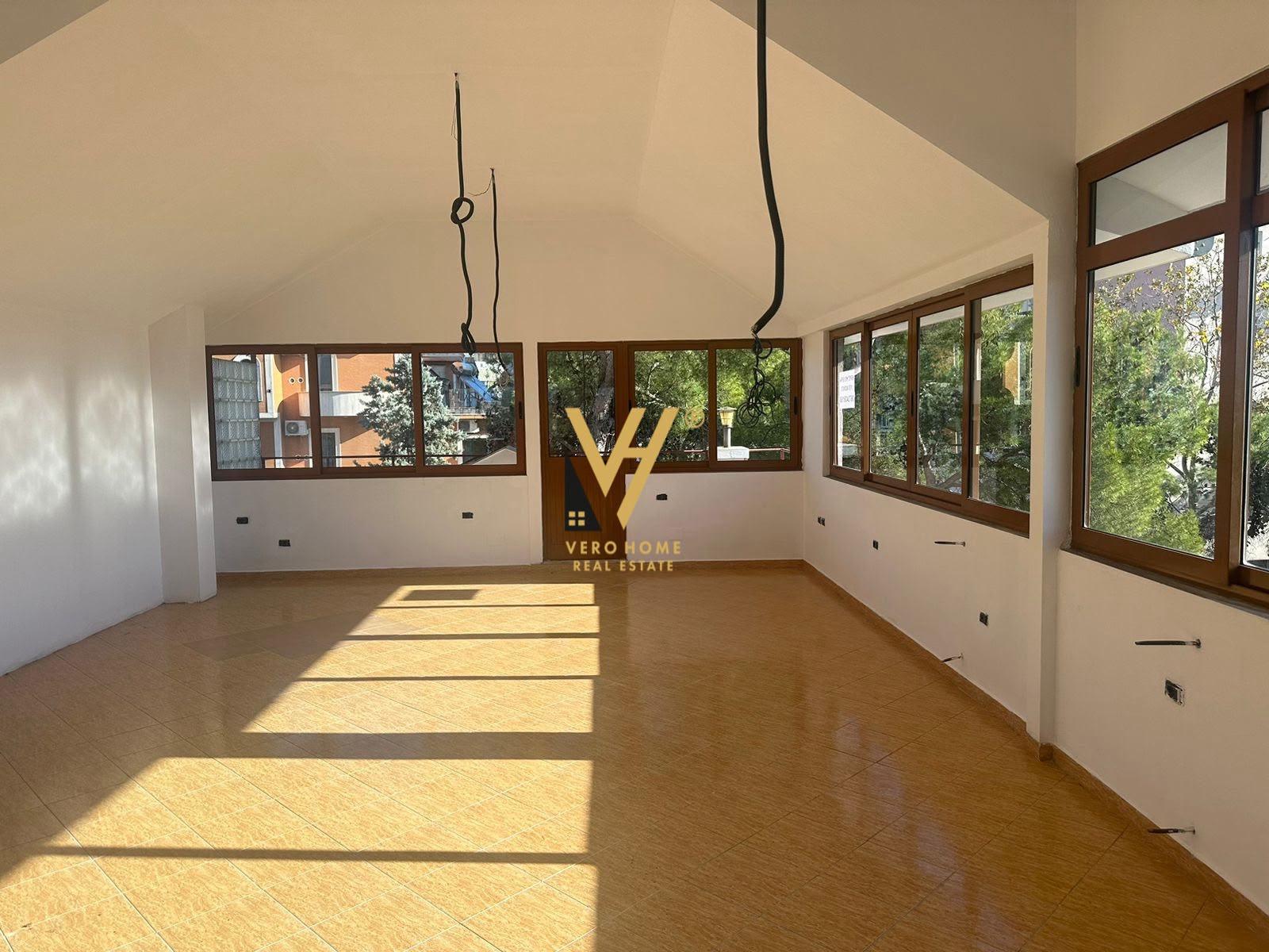 JEPET AMBIENT BIZNESI 300 M2 ME QIRA NE DON BOSKO 200.000 LE – Tiranë - 1