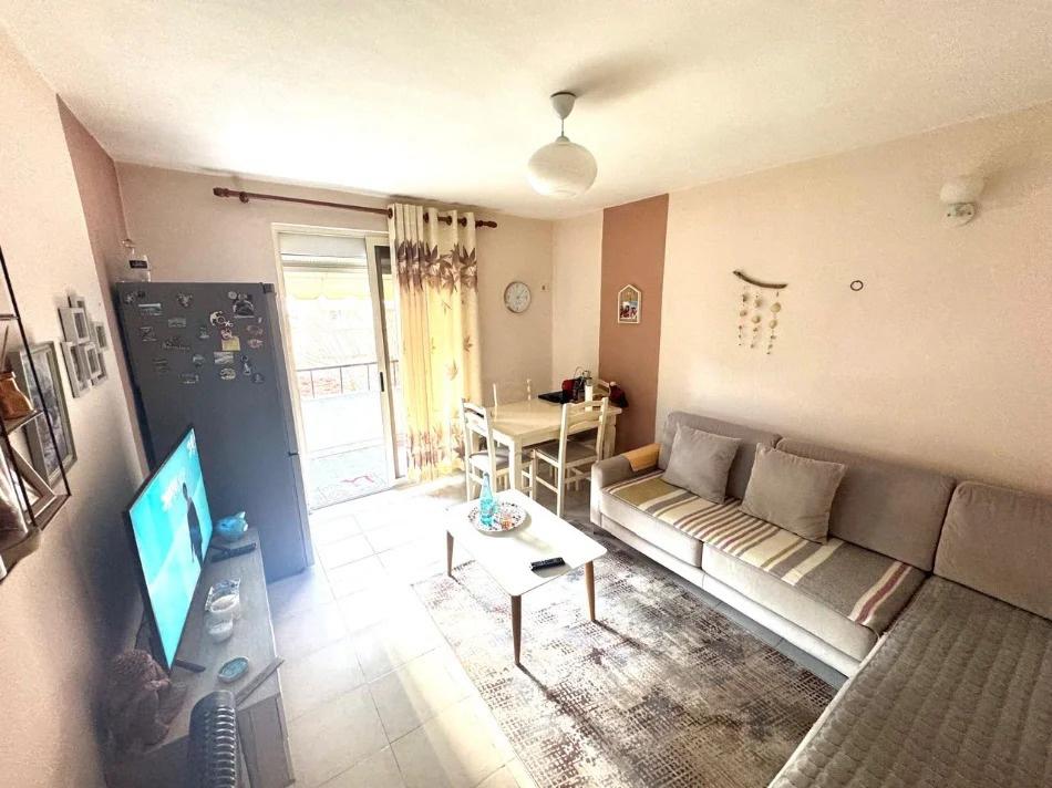 Apartament 2+1 per shitje ne bllok, prane librit universitar – Tiranë - 1
