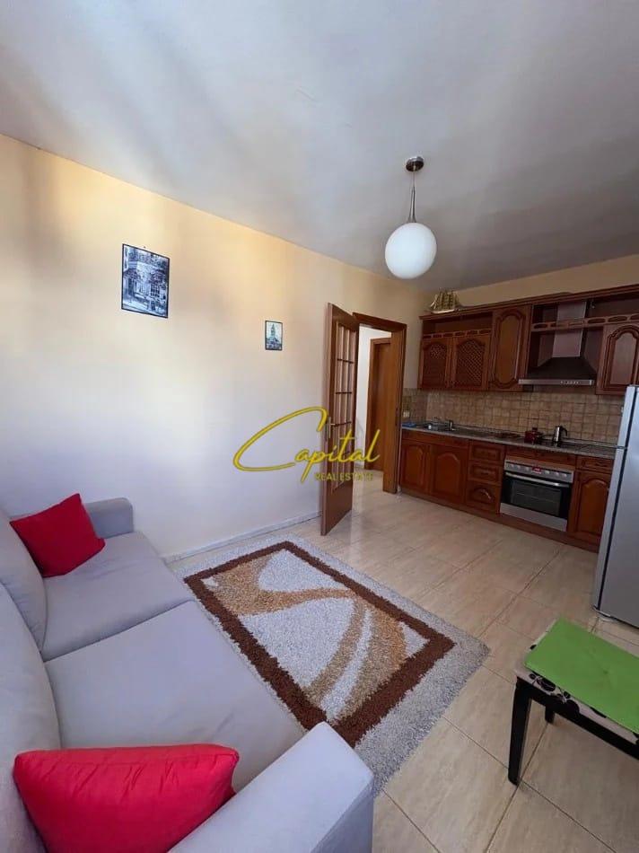 APARTAMENT ME QIRA 1+1 RRUGA E KAVAJES 50.000 LEKE – Tiranë