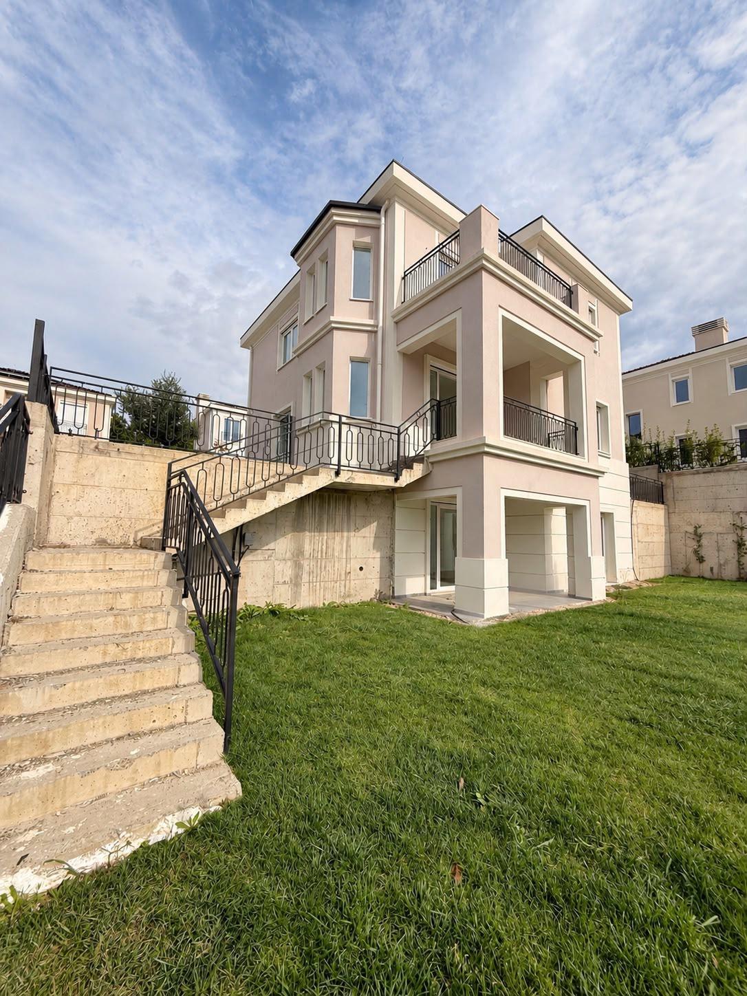 *SHITET VILË LUKSOZE 3-KATËSHE – COLLINA VERDE RESIDENCE – Tiranë