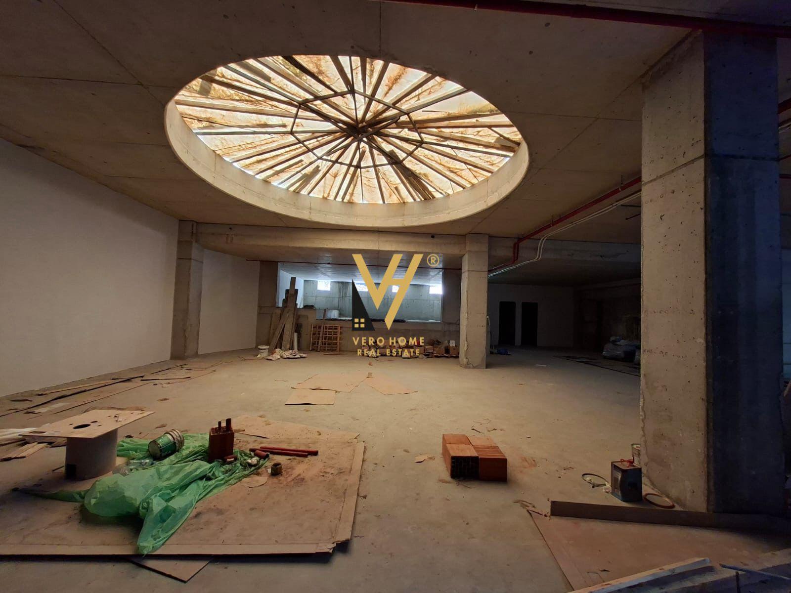 SHITET AMBIENT BIZNESI 1.100 M2 NE QENDER – Tiranë