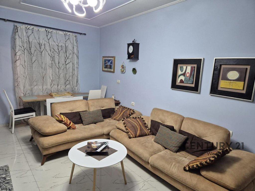 Jepet me Qera Apartament 2+1, Rruga "Todi Shkurti", Tregu – Tiranë