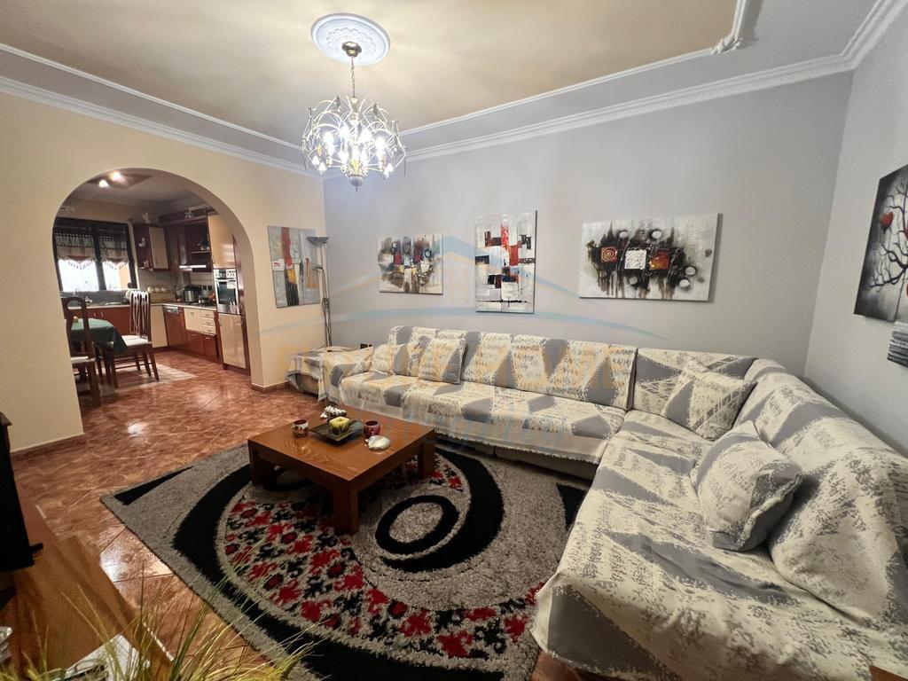 0694738665 Shitet, Apartament 2+1+2, Ish Parku i Autobusëve – Tiranë