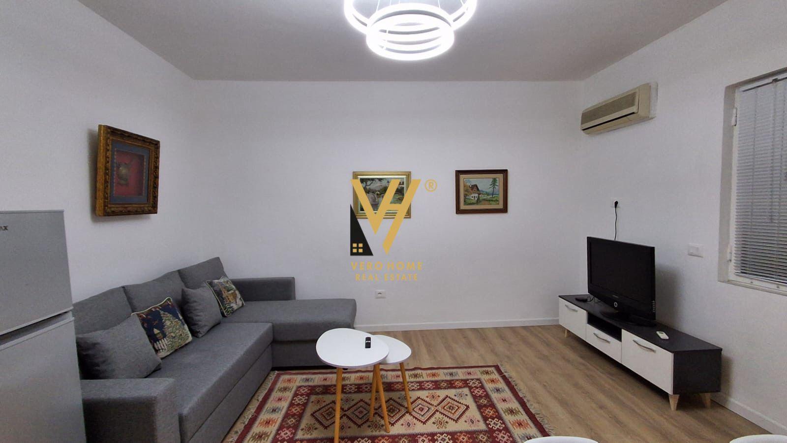 JEPET APARTAMENT 1+1 ME QERA NE QENDER 70.000 LEKE – Tiranë