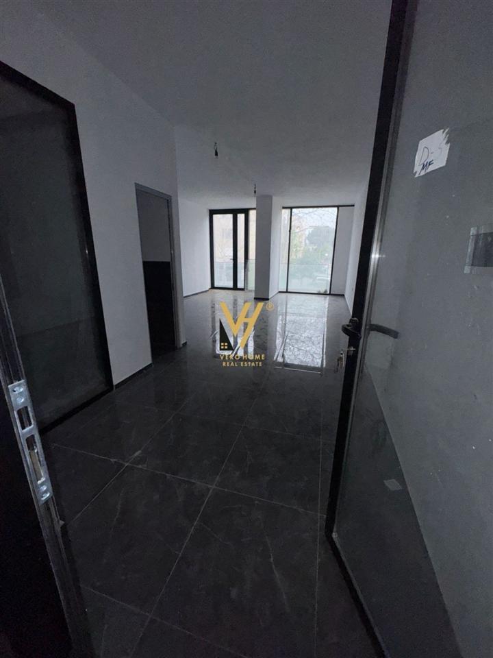 JEPET ZYRE 50 M2 ME QIRA TE RRUGA E DIBRES 450 EURO – Tiranë