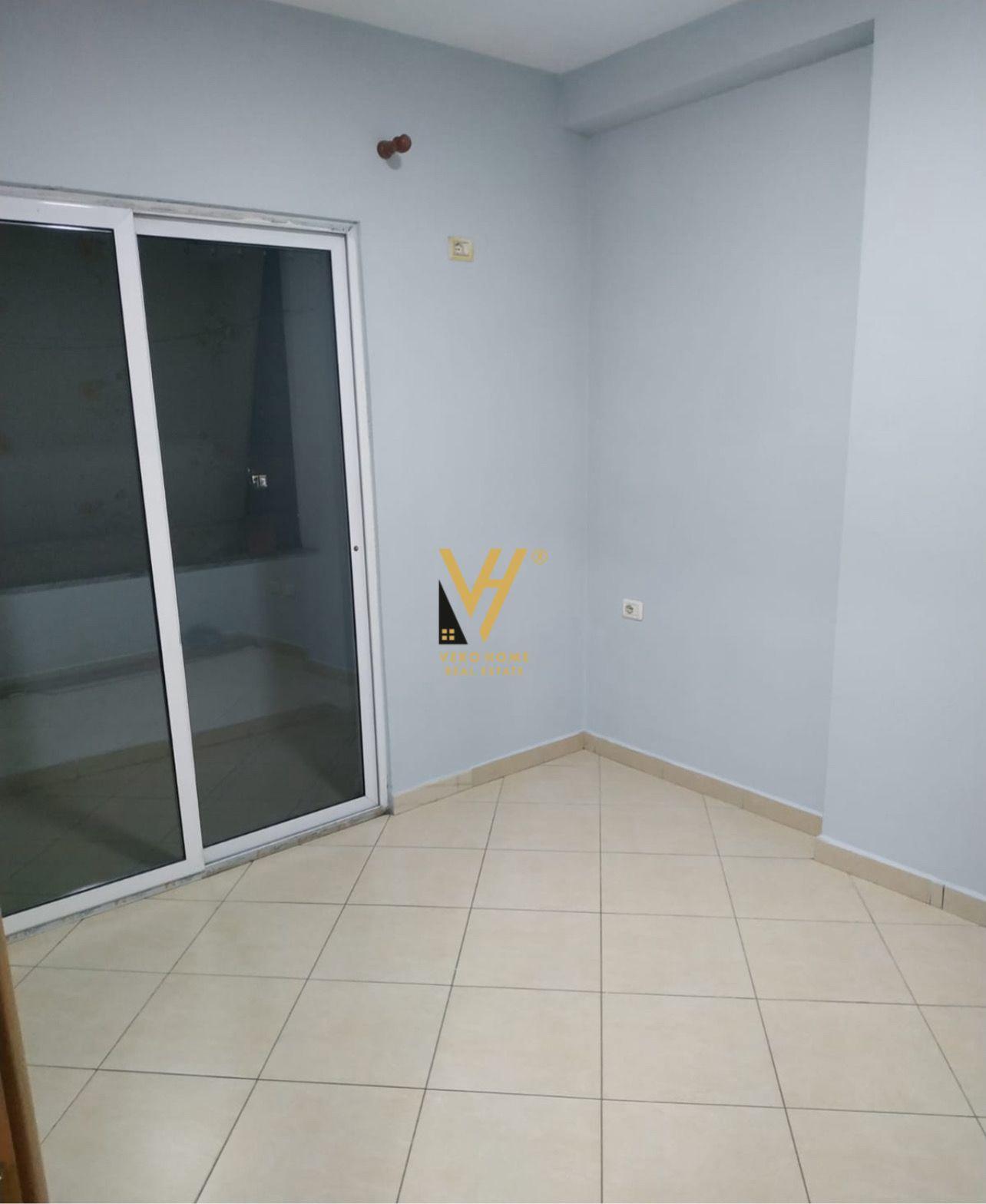 JEPET ZYRE 90 M2 ME QERA TE RR RIZA CEROVA 55.000 LEKE – Tiranë