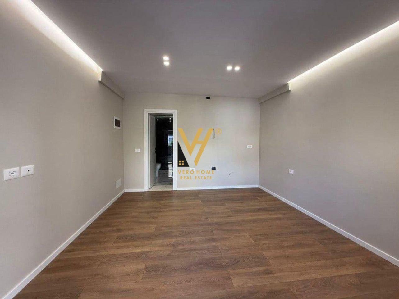 JEPET ZYRE 30 M2 ME QERA TEK LICEU,RR.ELBASANIT 40.000 LEKE – Tiranë
