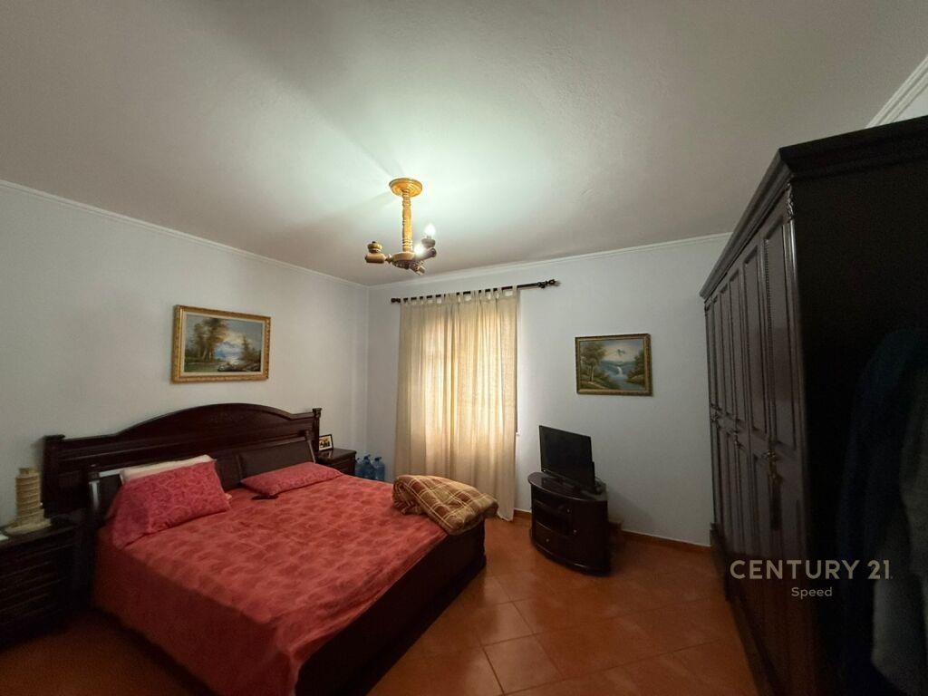Vilë për shitje tek Pazari i Ri! – Tiranë - 1