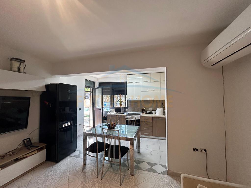 +355696044424-Shitet, Apartament 2+1+Oborr, Stadiumi, Durres – Durrës - 1