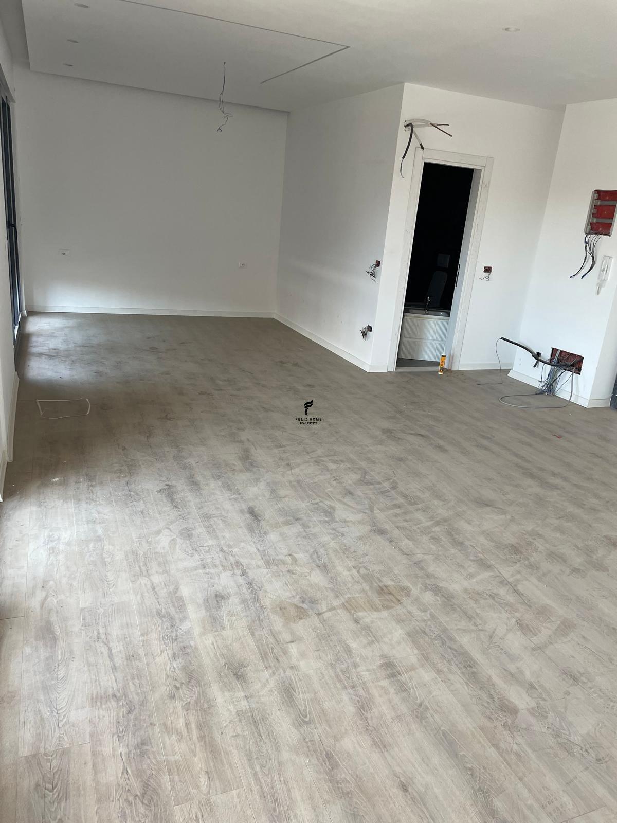 ZYRE ME QERA 62 M2 BULEVARDI RI 850 EURO FH-64380 – Tiranë - 1