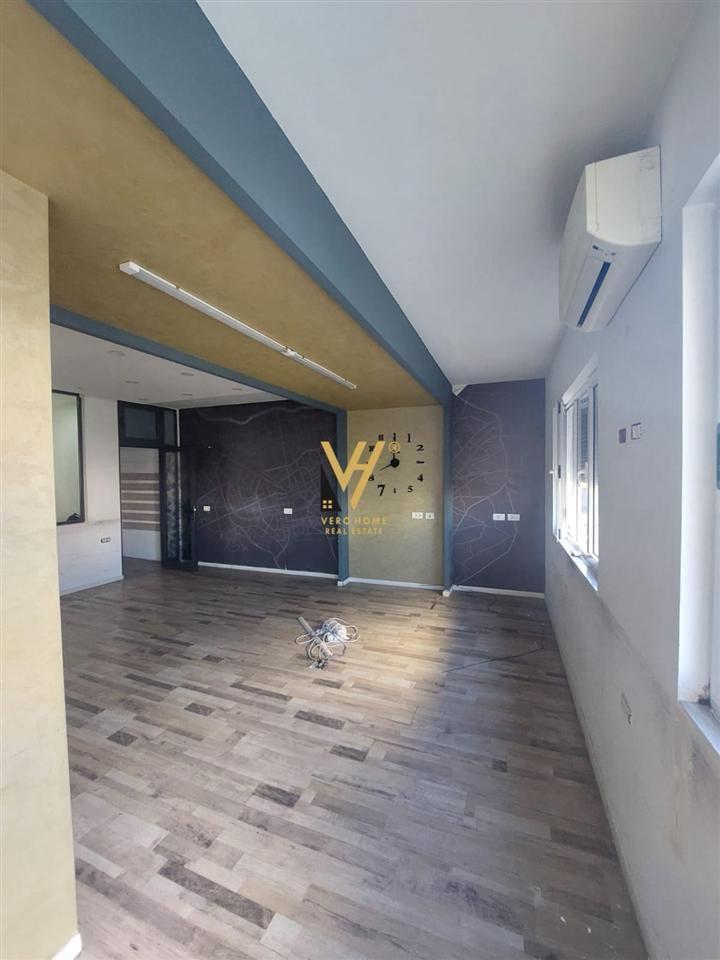 JEPET ZYRE 110 M2 ME QERA TE SHESHI WILLSON 1.400 EURO – Tiranë