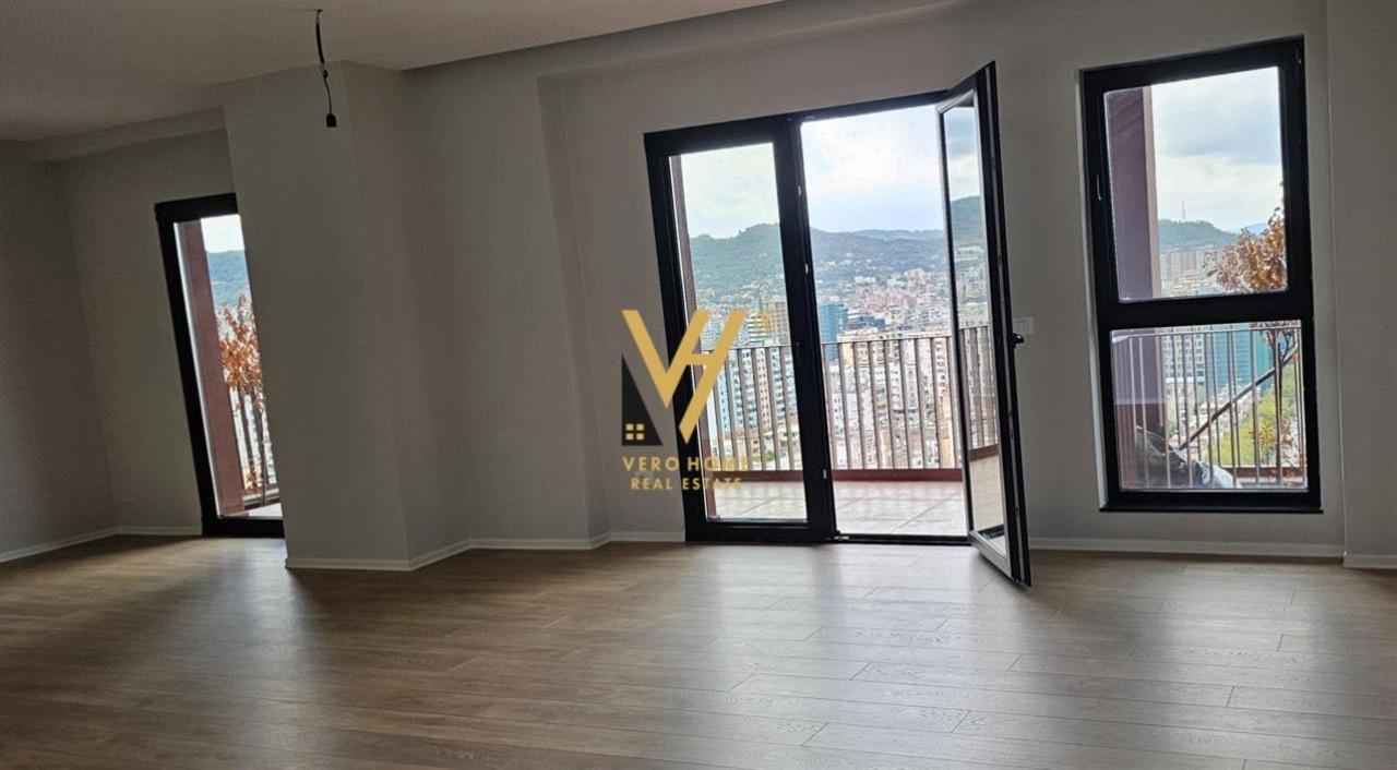 JEPET ZYRE 160 M2 ME QERA TE GARDEN BUILDING 2.400 EURO – Tiranë