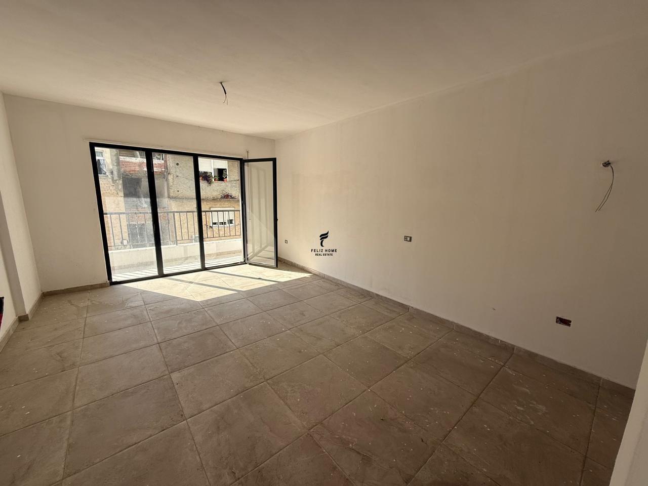 APARTAMENT ME QERA 3+1 RRUGA DURRESIT 90.000 LEKE FH-83838 – Tiranë - 1