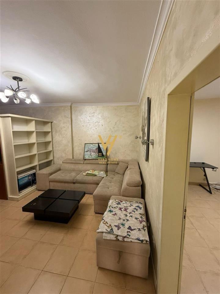 JEPET APARTAMENT 2+1+BLK ME QIRA TE KOMUNA E PARISIT 750 EUR – Tiranë