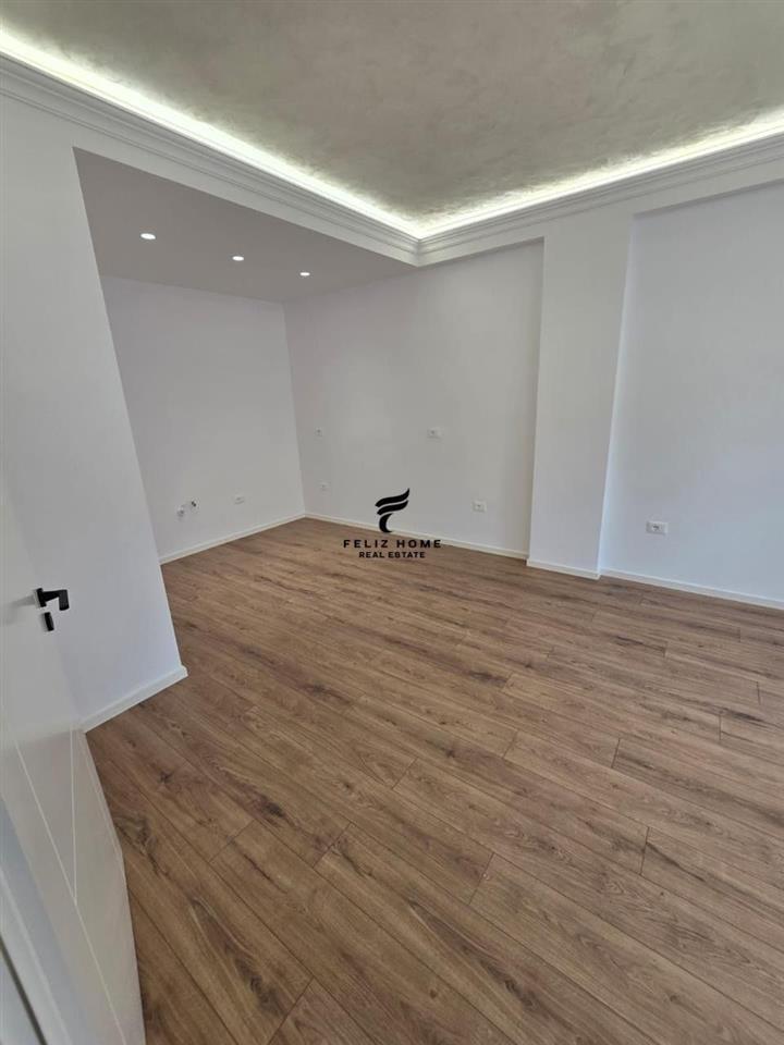 SHITET APARTAMENT 2+1+2 RRUGA E KAVAJES 210.000 EURO – Tiranë