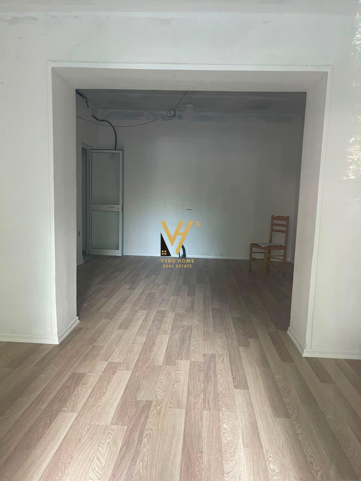JEPET DYQAN 30 M2 ME QERA NE BLLOK 180.000 LEKE – Tiranë