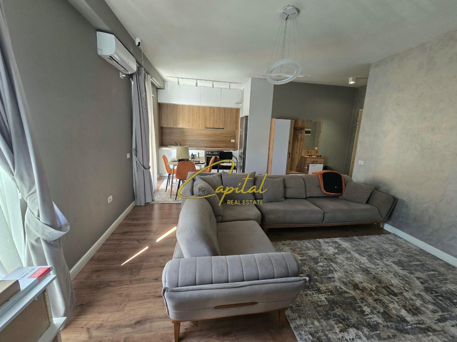 APARTAMENT ME QIRA 1+1 BULEVARDI I RI 70.000 LEKE – Tiranë
