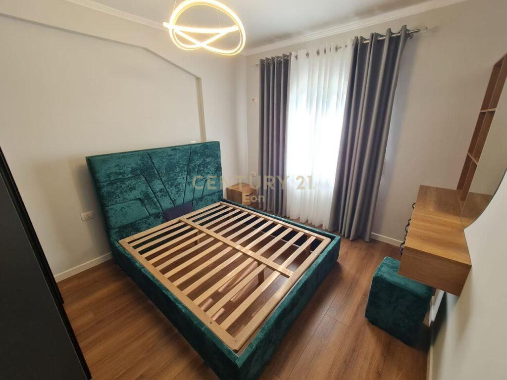 SHITET APARTAMENT NE PLAZH , I MOBILUAR NE DETAJE – Durrës - 1