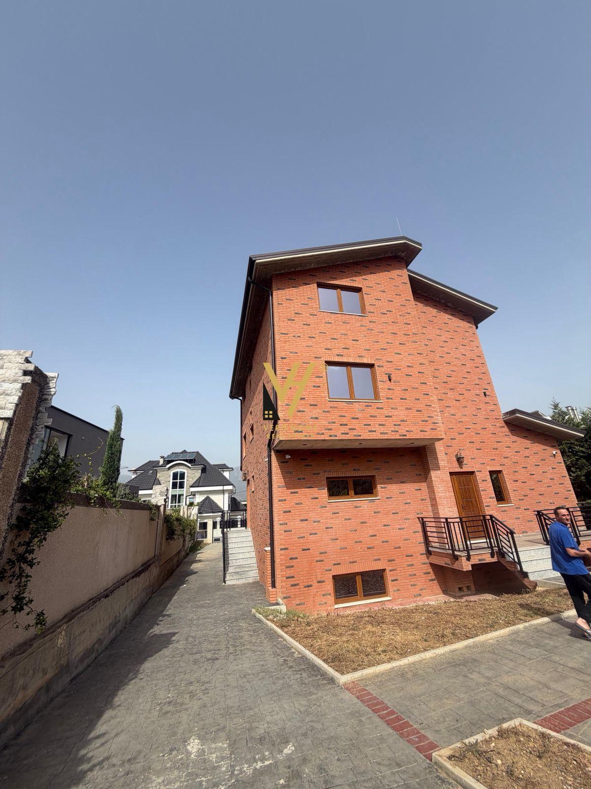 JEPET VILE TRE KATESHE ME QERA NE TEG, LUNDER 3.700 EURO – Tiranë - 1