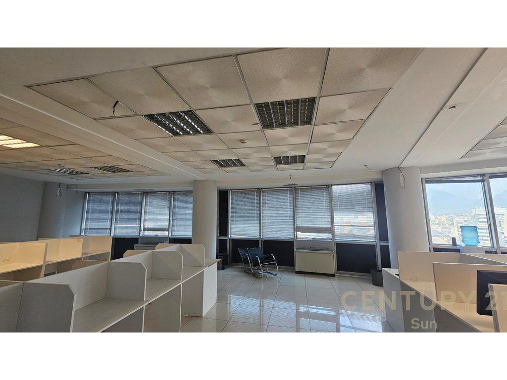 ZYRA 270 m2 ME QIRA PRANE "RRUGES SE DIBRES" – Tiranë
