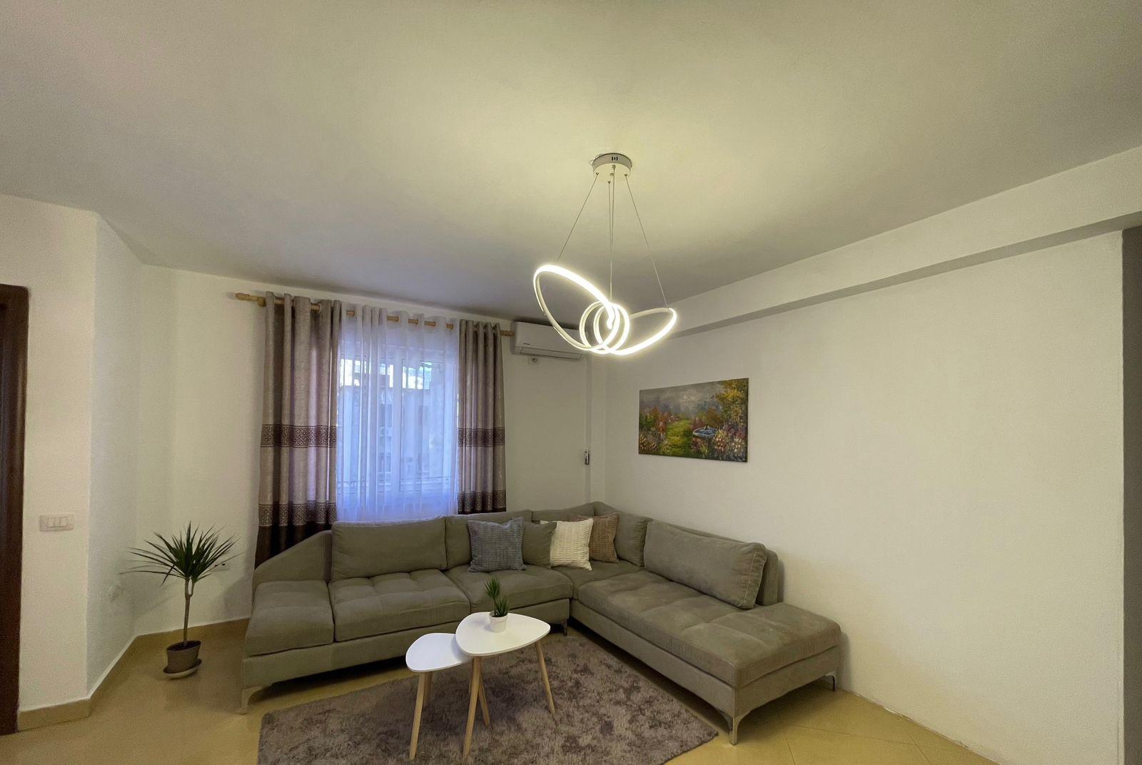 APARTAMENT ME QERA 2+1 SHESHI SKENDERBEJ 75.000 LEKE – Tiranë