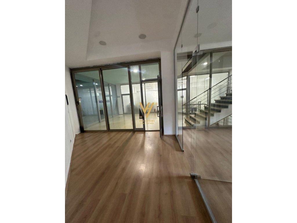 JEPET AMBIENT BIZNESI 65 M2 ME QIRA NE QENDER 110.000 LEKE – Tiranë - 1