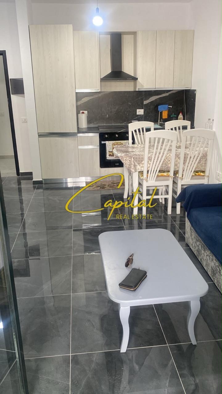 APARTAMENT ME QIRA 1+1 5 MAJI 50.000 LEKE – Tiranë