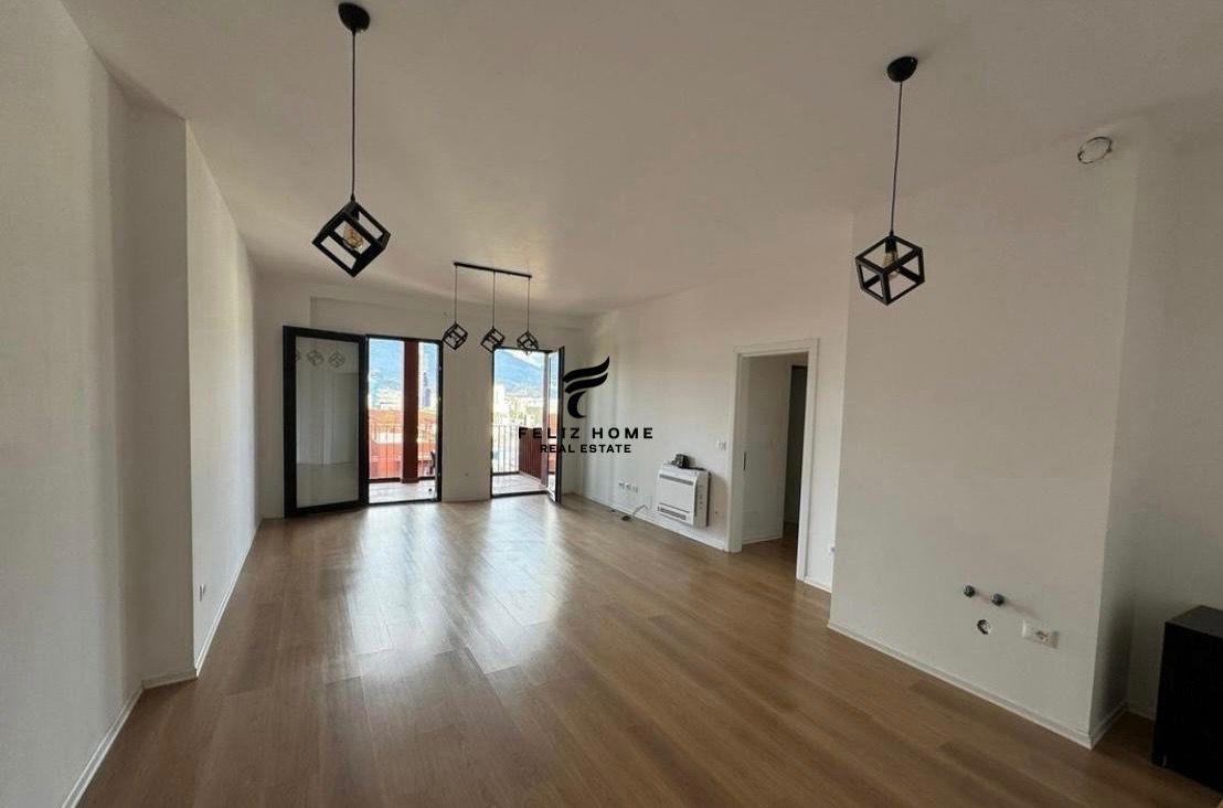 APARTAMENT ME QERA 3+1+2 RRUGA E KAVAJES 1500 EURO – Tiranë