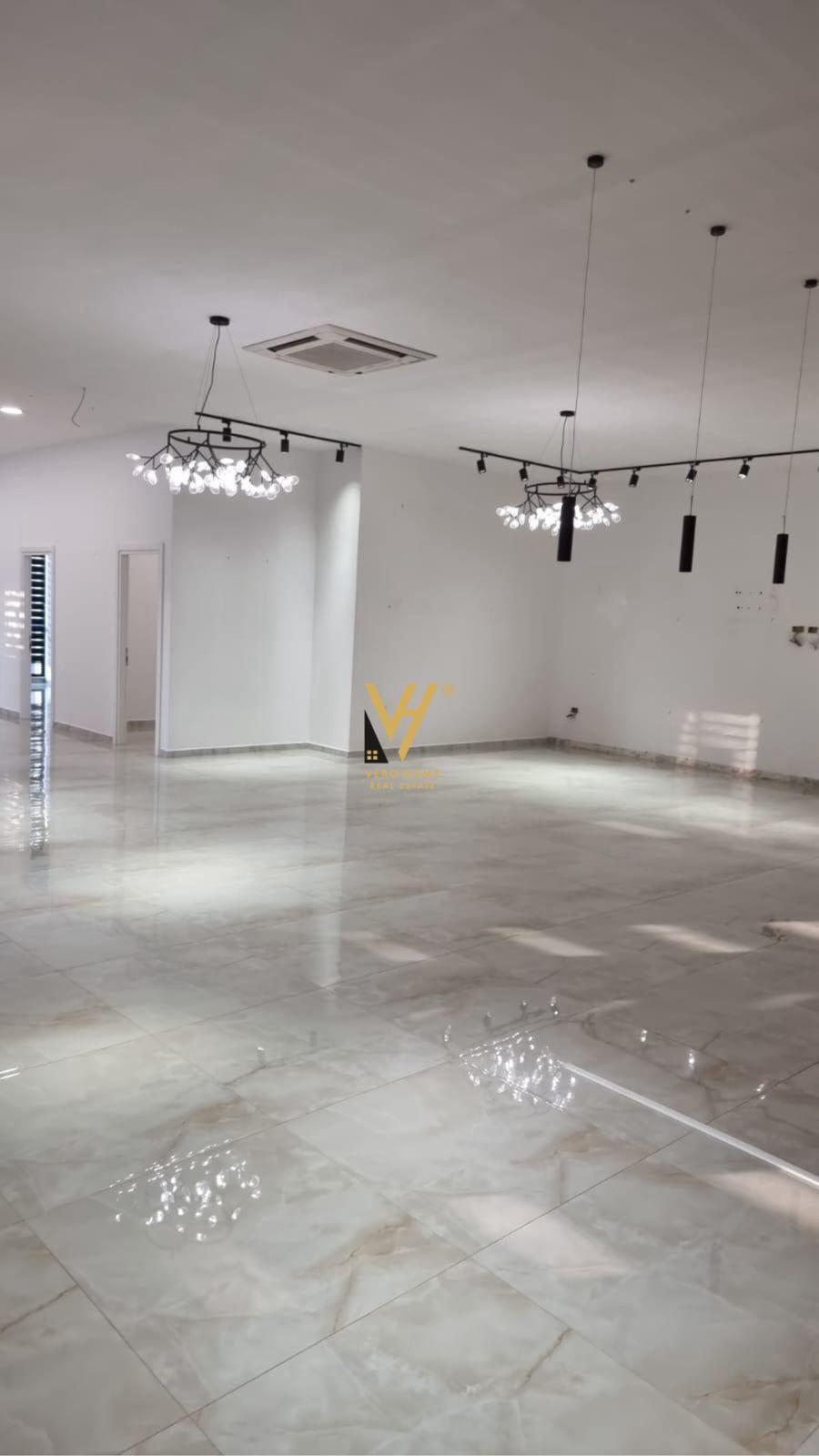 JEPET AMBIENT KOMERCIAL 230 M2 FARMACIA 10 – 3.500 EURO – Tiranë - 1
